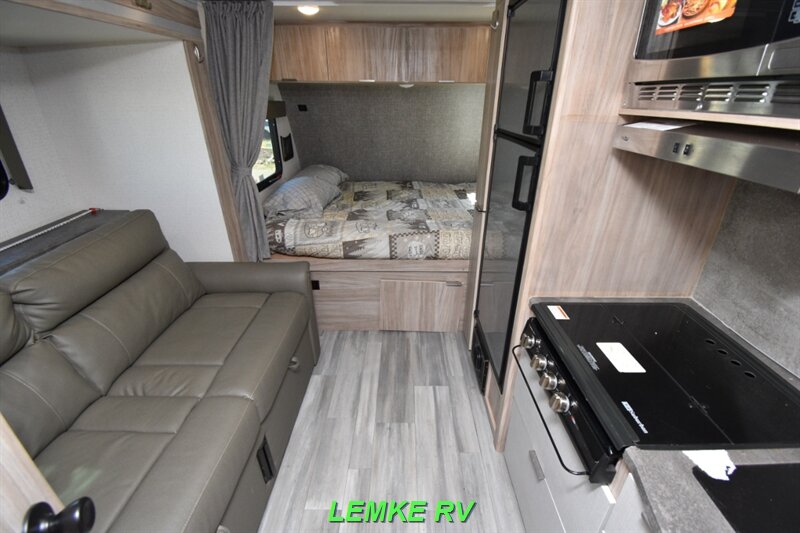 2021 Winnebago Micro Minnie 1808FBS   - Photo 5 - Rocklin, CA 95677