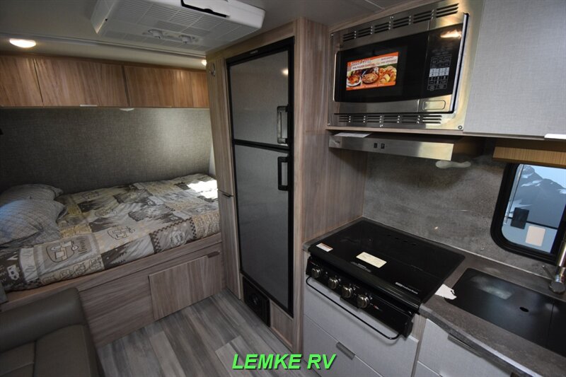 2021 Winnebago Micro Minnie 1808FBS   - Photo 12 - Rocklin, CA 95677