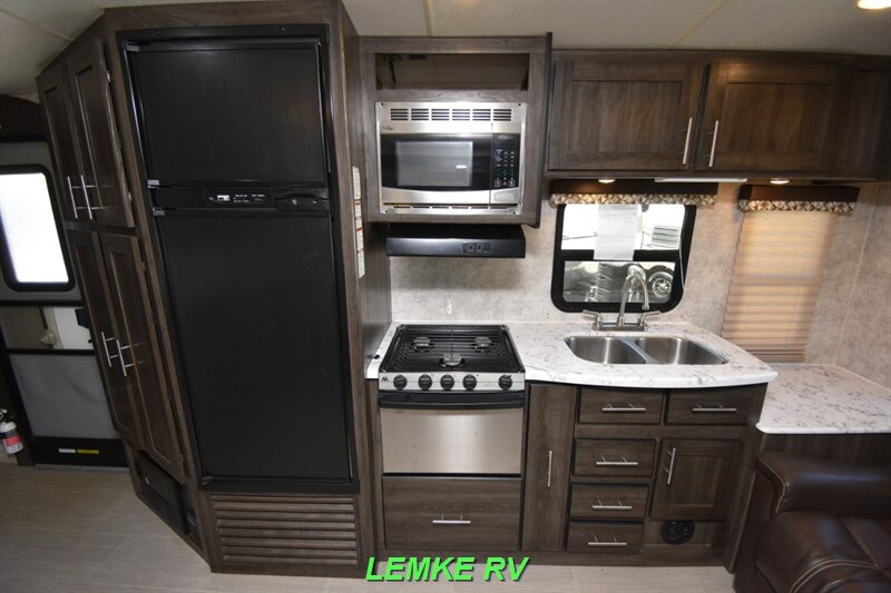 2017 Highland Ridge Open Range Ultra Lite 2410RL   - Photo 13 - Rocklin, CA 95677