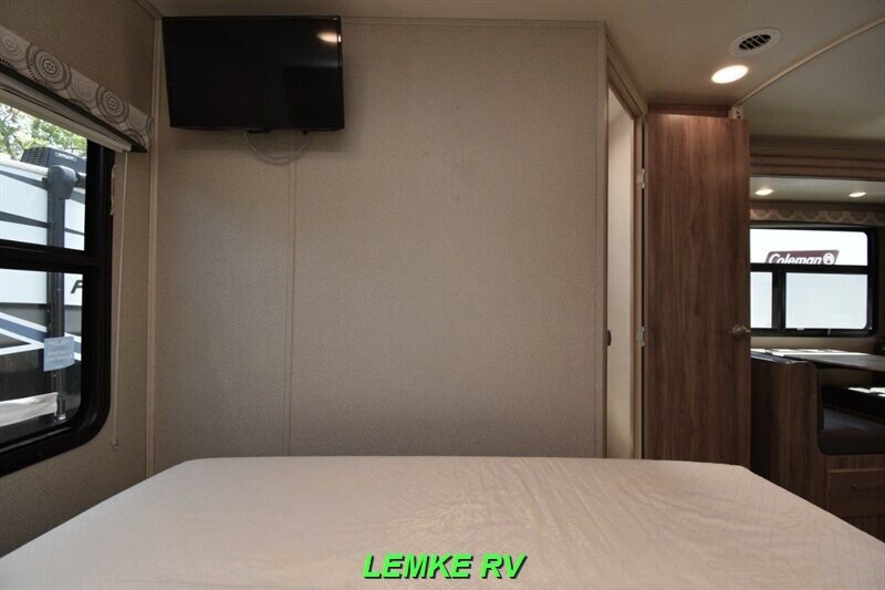 2022 Entegra Odyssey 26D   - Photo 19 - Rocklin, CA 95677