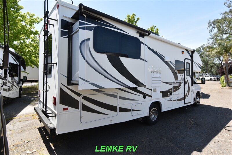 2022 Entegra Odyssey 26D   - Photo 8 - Rocklin, CA 95677