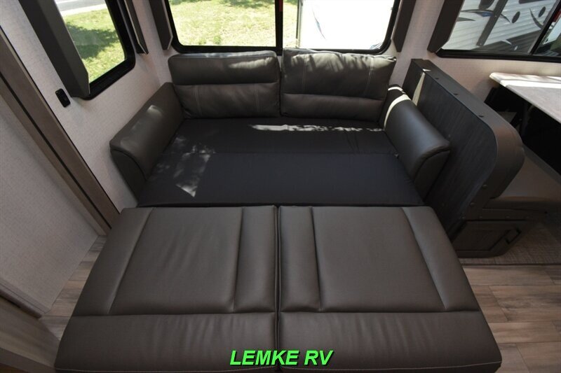 2022 Winnebago Voyage 3033BH   - Photo 24 - Rocklin, CA 95677