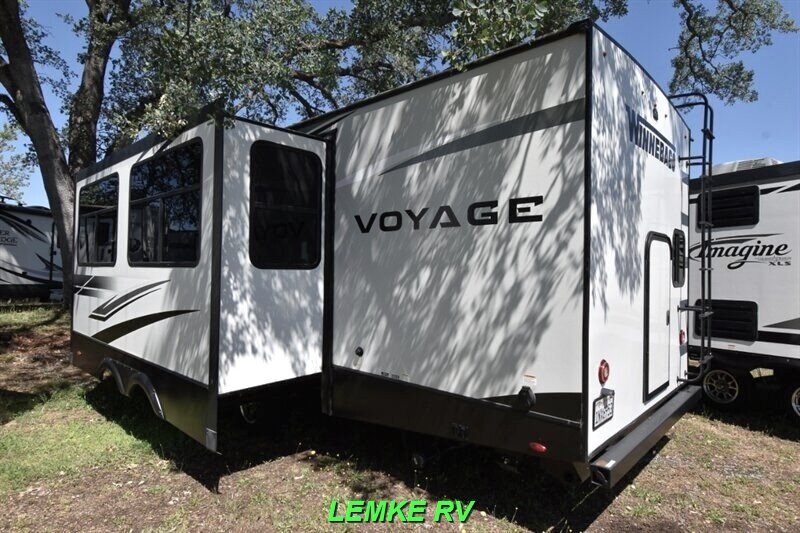 2022 Winnebago Voyage 3033BH   - Photo 7 - Rocklin, CA 95677