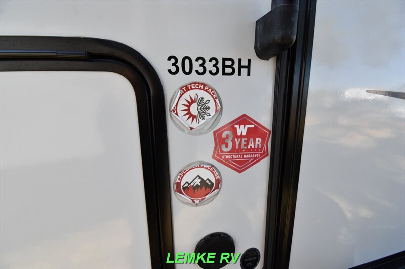 2022 Winnebago Voyage V3033BH   - Photo 27 - Rocklin, CA 95677