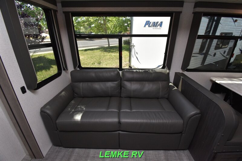 2022 Winnebago Voyage V3033BH   - Photo 19 - Rocklin, CA 95677