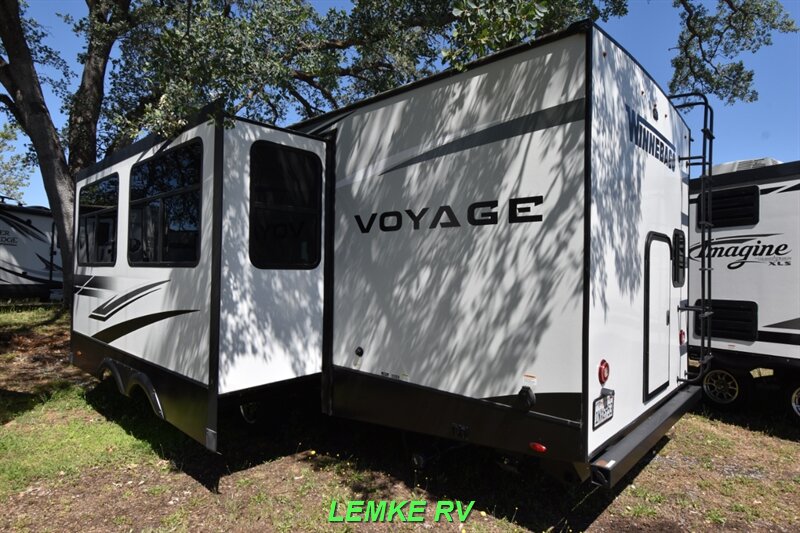 2022 Winnebago Voyage V3033BH   - Photo 7 - Rocklin, CA 95677
