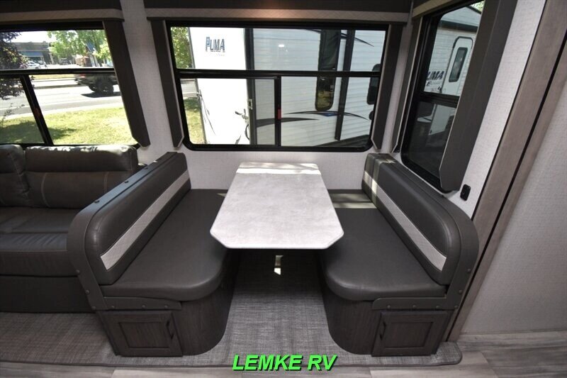 2022 Winnebago Voyage 3033BH   - Photo 22 - Rocklin, CA 95677