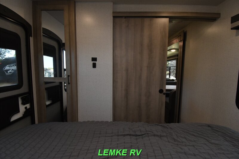 2022 Winnebago Voyage V3033BH   - Photo 25 - Rocklin, CA 95677