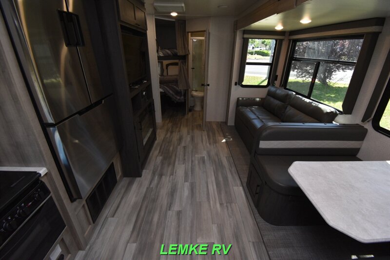 2022 Winnebago Voyage V3033BH   - Photo 2 - Rocklin, CA 95677