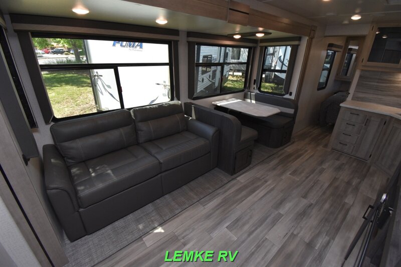 2022 Winnebago Voyage V3033BH   - Photo 11 - Rocklin, CA 95677