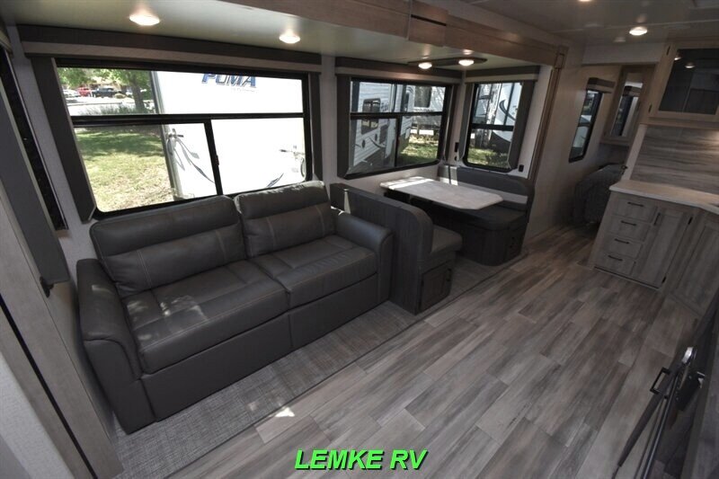 2022 Winnebago Voyage 3033BH   - Photo 10 - Rocklin, CA 95677