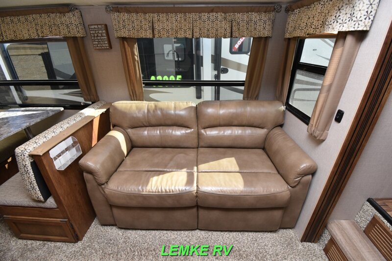 2018 Coachmen Chaparral Lite 29BH   - Photo 12 - Rocklin, CA 95677
