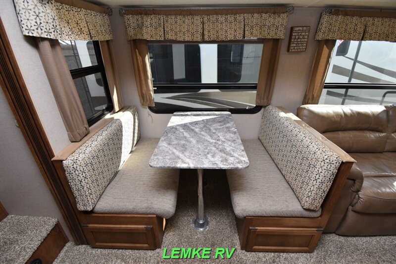 2018 Coachmen Chaparral Lite 29BH   - Photo 13 - Rocklin, CA 95677