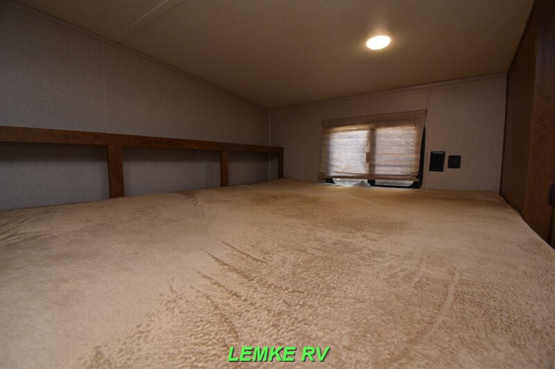 2018 Coachmen Chaparral Lite 29BH   - Photo 16 - Rocklin, CA 95677