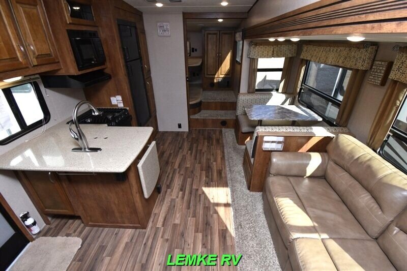 2018 Coachmen Chaparral Lite 295BH   - Photo 2 - Rocklin, CA 95677