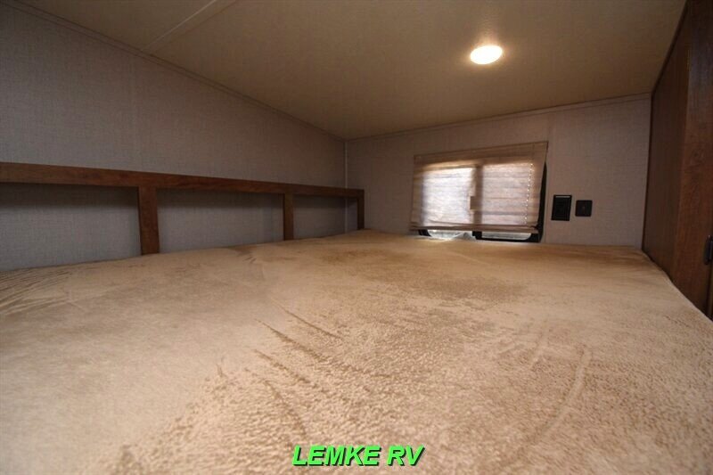 2018 Coachmen Chaparral Lite 295BH   - Photo 16 - Rocklin, CA 95677