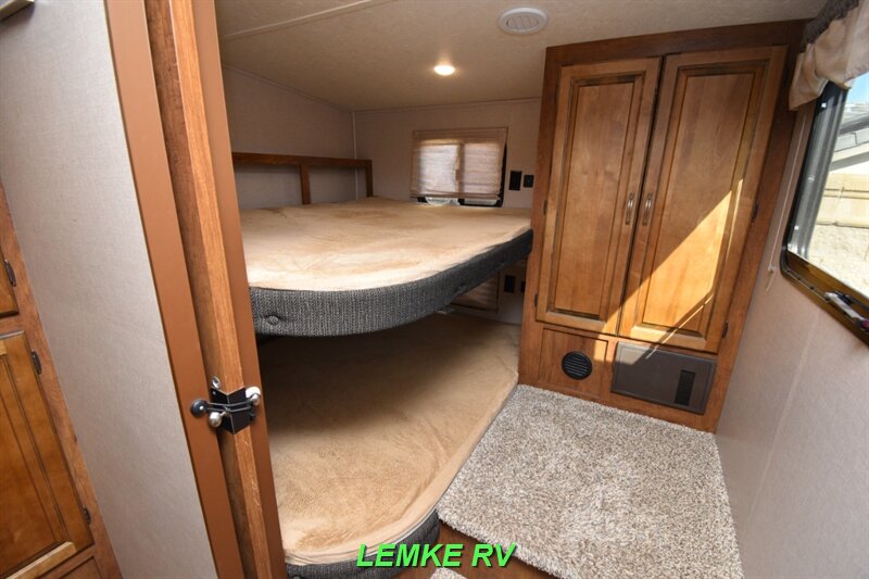 2018 Coachmen Chaparral Lite 29BH   - Photo 15 - Rocklin, CA 95677
