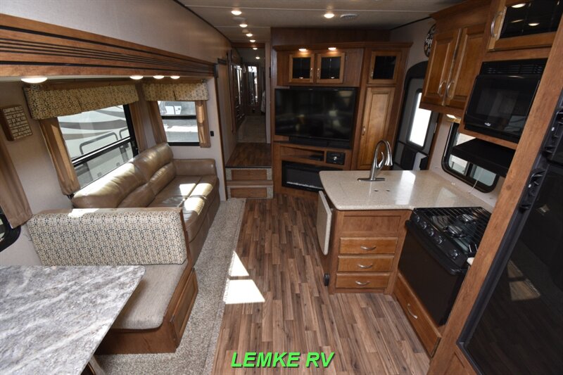 2018 Coachmen Chaparral Lite 29BH   - Photo 5 - Rocklin, CA 95677