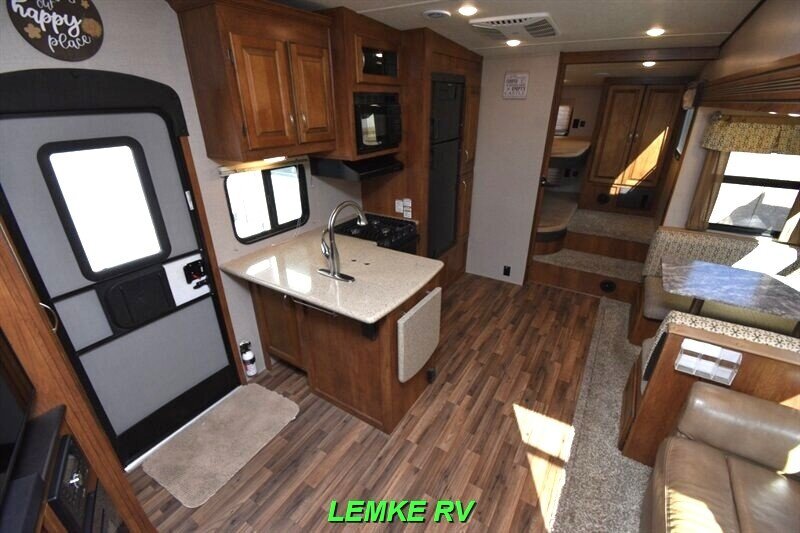 2018 Coachmen Chaparral Lite 295BH   - Photo 10 - Rocklin, CA 95677