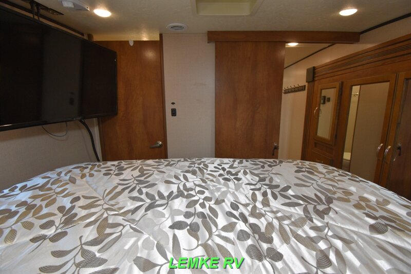 2018 Coachmen Chaparral Lite 29BH   - Photo 20 - Rocklin, CA 95677