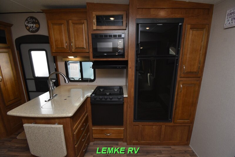 2018 Coachmen Chaparral Lite 29BH   - Photo 11 - Rocklin, CA 95677