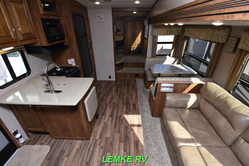 2018 Coachmen Chaparral Lite 29BH   - Photo 2 - Rocklin, CA 95677