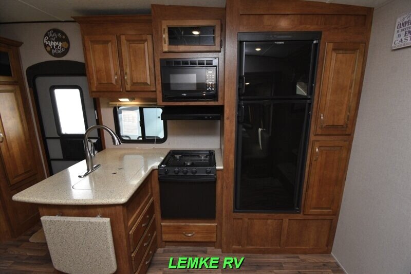 2018 Coachmen Chaparral Lite 295BH   - Photo 11 - Rocklin, CA 95677