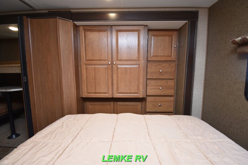 2017 Coachmen Leprechaun 310BH   - Photo 23 - Rocklin, CA 95677