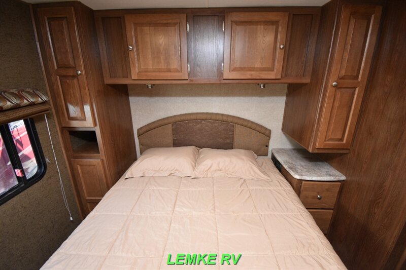 2017 Coachmen Leprechaun 310BH   - Photo 21 - Rocklin, CA 95677