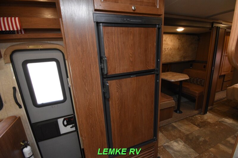 2017 Coachmen Leprechaun 310BH   - Photo 16 - Rocklin, CA 95677