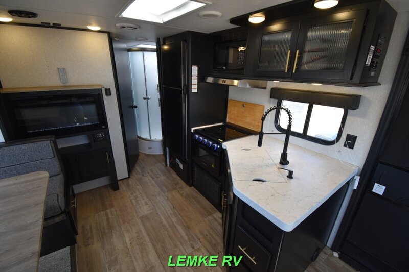 2021 Forest River Cherokee Grey Wolf Limited 23MK   - Photo 12 - Rocklin, CA 95677