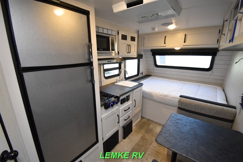 2024 Palomino Puma Ultra Lite 12FBS   - Photo 12 - Rocklin, CA 95677