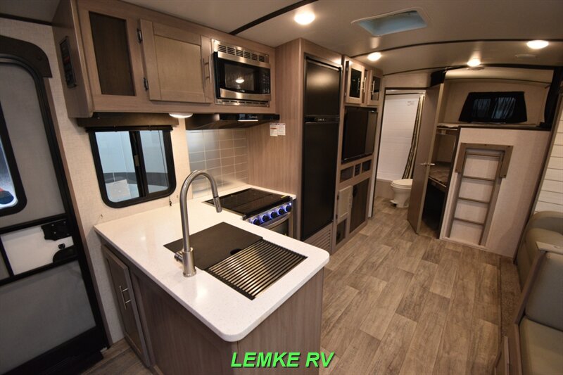 2021 Crossroads RV Sunset Trail 272BH   - Photo 22 - Rocklin, CA 95677