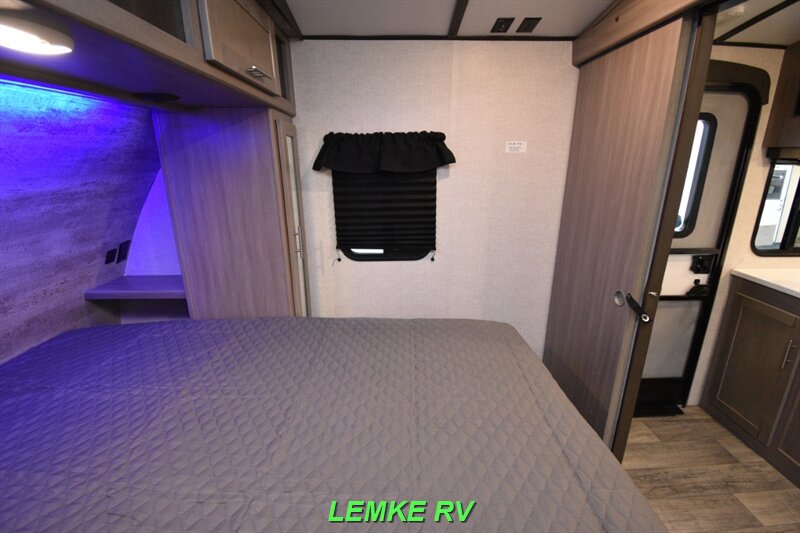 2021 Crossroads RV Sunset Trail 272BH   - Photo 18 - Rocklin, CA 95677