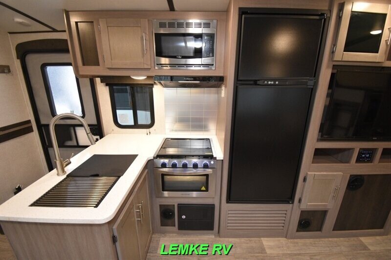 2021 Crossroads RV Sunset Trail 272BH   - Photo 13 - Rocklin, CA 95677