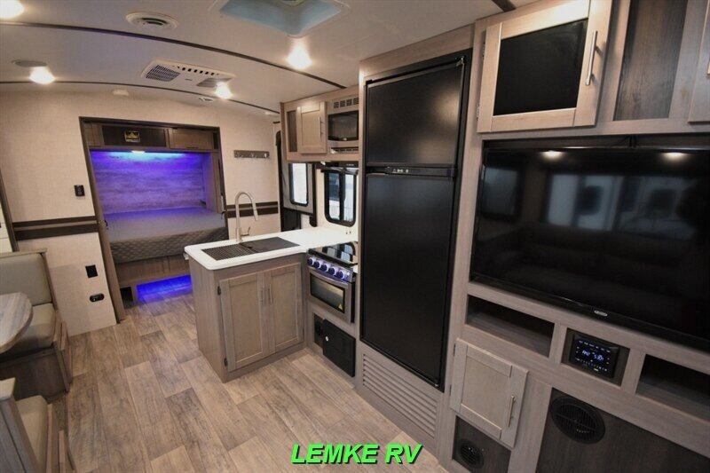2021 Crossroads RV Sunset Trail 272BH   - Photo 23 - Rocklin, CA 95677