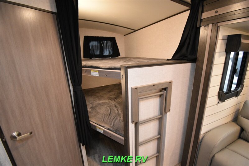 2021 Crossroads RV Sunset Trail 272BH   - Photo 16 - Rocklin, CA 95677