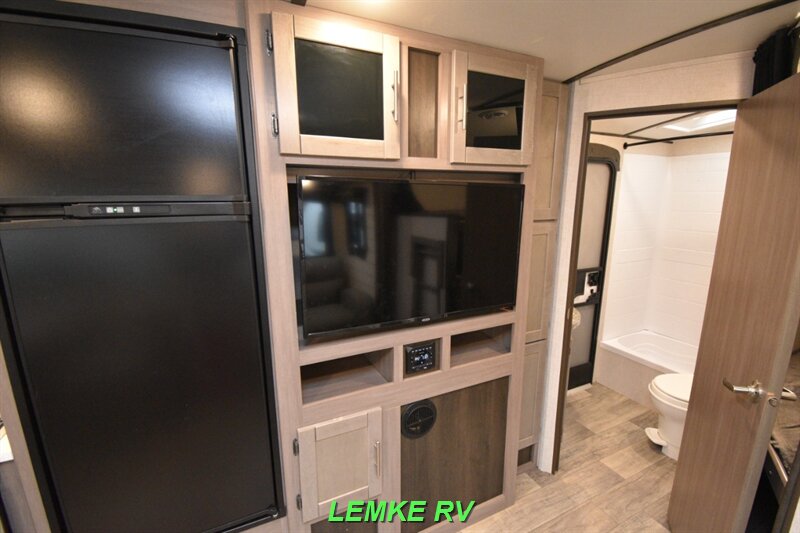 2021 Crossroads RV Sunset Trail 272BH   - Photo 24 - Rocklin, CA 95677