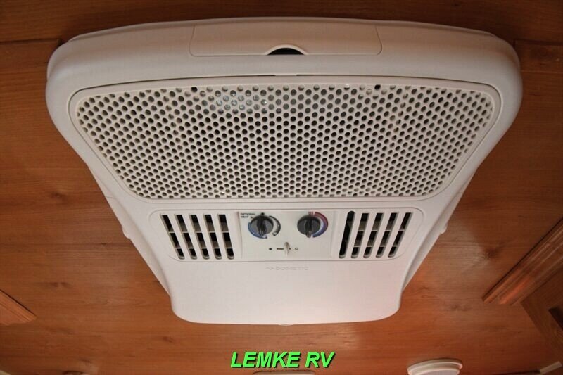 2018 Riverside RV Retro 157   - Photo 18 - Rocklin, CA 95677