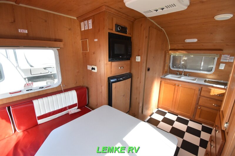 2018 Riverside RV Retro 157   - Photo 15 - Rocklin, CA 95677