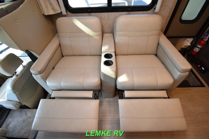 2021 Thor Magnitude XG32   - Photo 26 - Rocklin, CA 95677