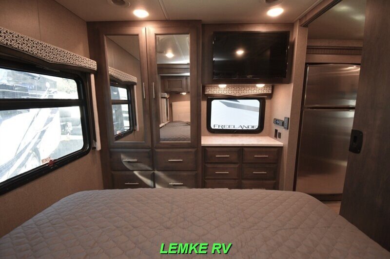 2021 Thor Magnitude XG32   - Photo 19 - Rocklin, CA 95677