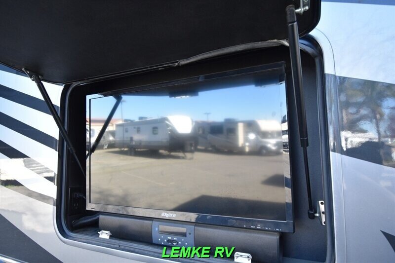 2021 Thor Magnitude XG32   - Photo 8 - Rocklin, CA 95677