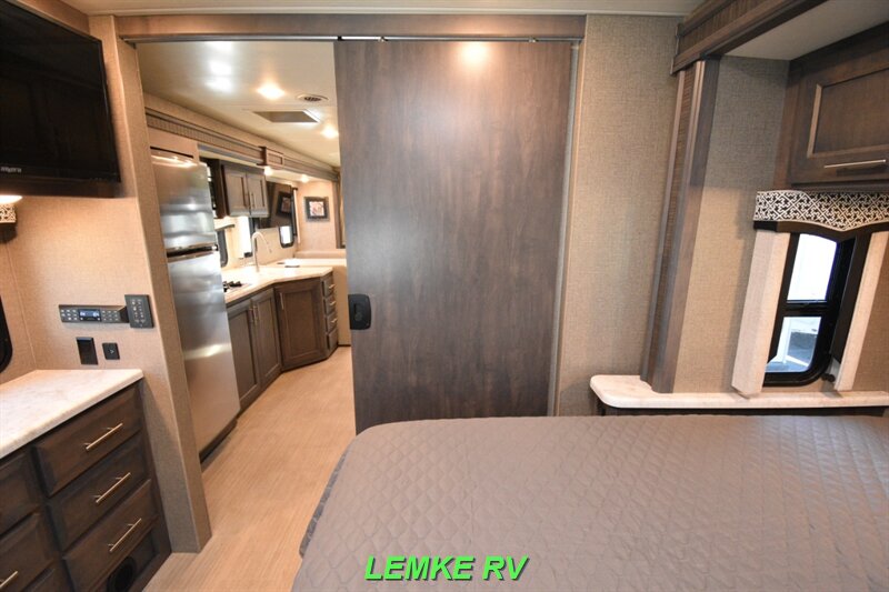 2021 Thor Magnitude XG32   - Photo 18 - Rocklin, CA 95677