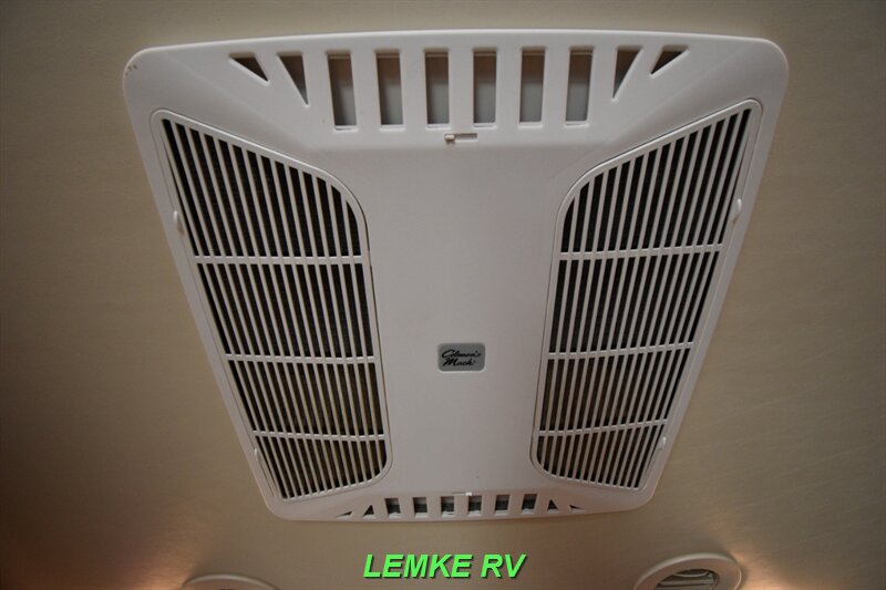 2021 Thor Magnitude XG32   - Photo 25 - Rocklin, CA 95677