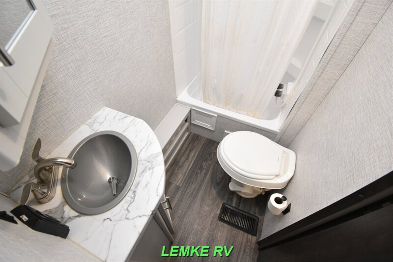 2021 Keystone Bullet Ultra Lite 250BHS   - Photo 18 - Rocklin, CA 95677