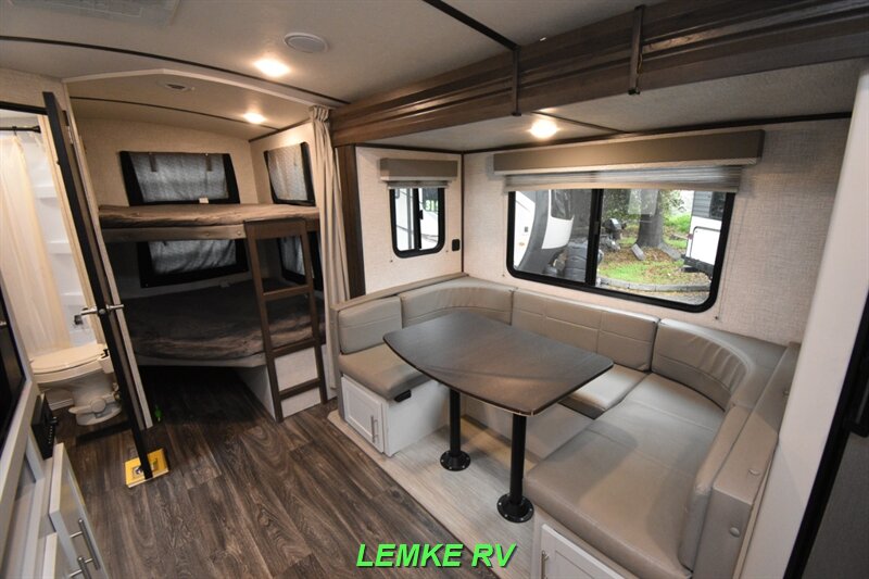 2021 Keystone Bullet Ultra Lite 250BHS   - Photo 22 - Rocklin, CA 95677