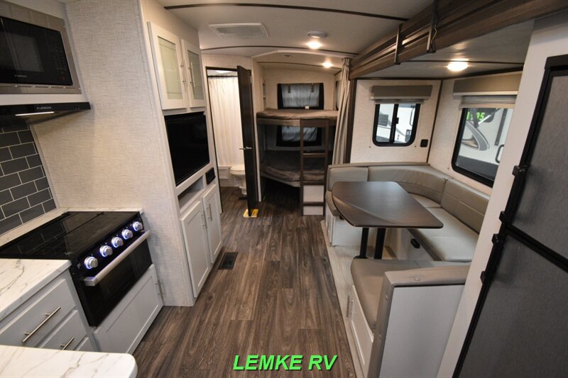 2021 Keystone Bullet Ultra Lite 250BHS   - Photo 2 - Rocklin, CA 95677