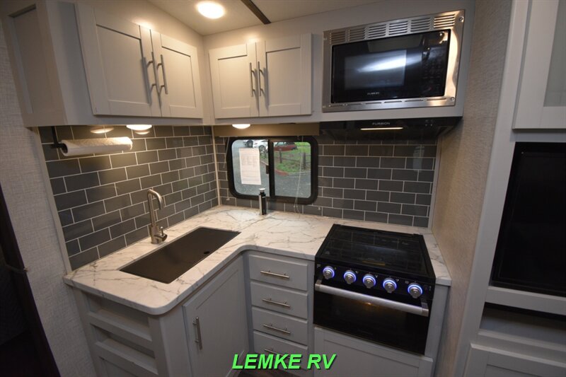 2021 Keystone Bullet Ultra Lite 250BHS   - Photo 14 - Rocklin, CA 95677