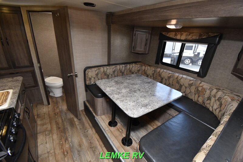 2017 Pacific Coachworks Econ 18RBS   - Photo 11 - Rocklin, CA 95677
